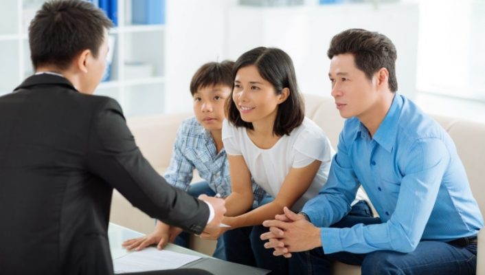 Nên cân nhắc khi rút tiền bảo hiểm nhân thọ trước hạn