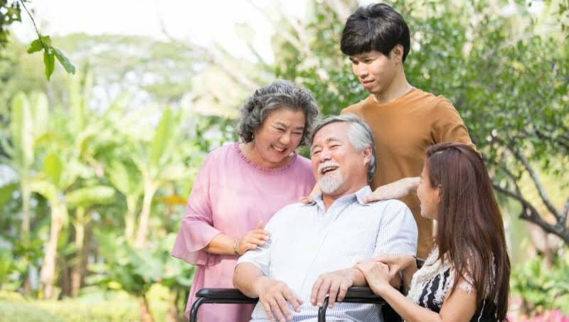 Hãy mua bảo hiểm cho bố mẹ càng sớm càng tốt