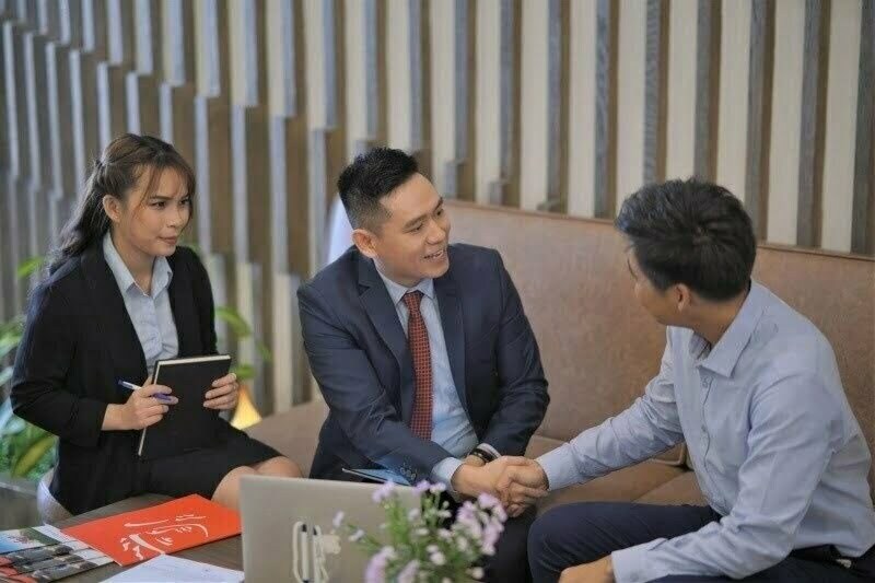 Người làm nghề bảo hiểm có khả năng thuyết trình, thuyết phục và giải quyết vấn đề nhanh chóng