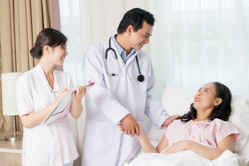 Được bảo hiểm nhân thọ chi trả một khoản hỗ trợ khi nằm viện