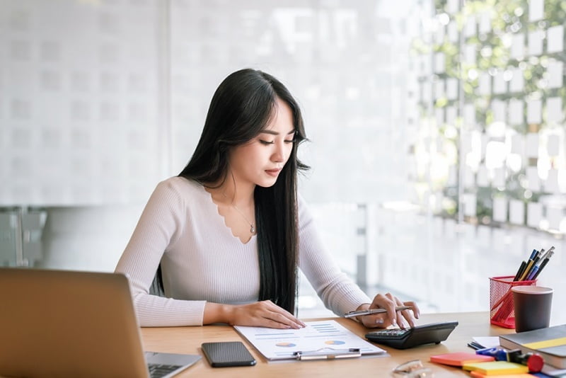Xác định số tiền bảo hiểm dựa trên mức thu nhập và chi phí y tế bình quân