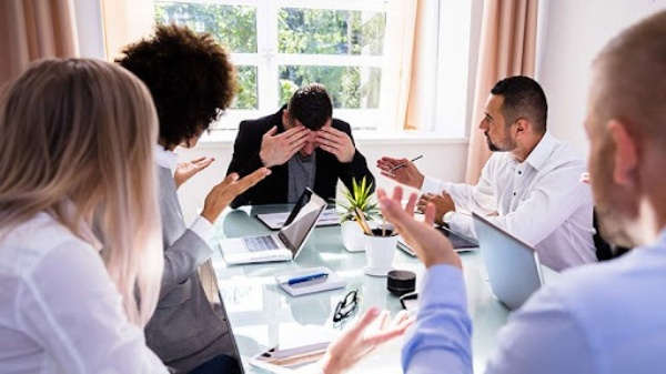 Gặp khó khăn trong các mối quan hệ